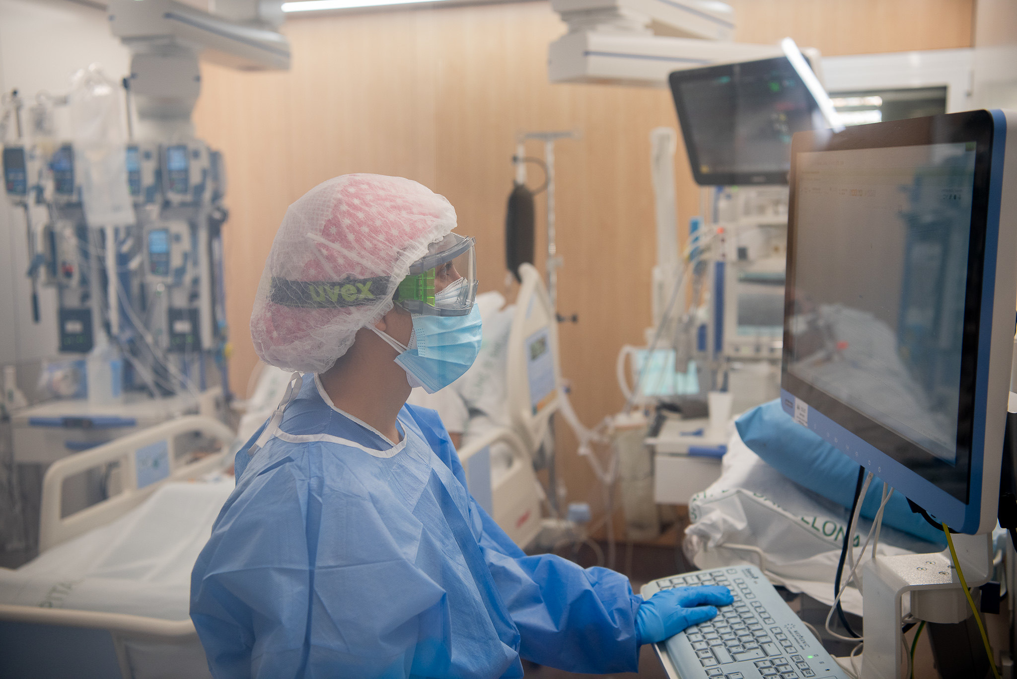 Desarrollan una aplicación para calcular la probabilidad de que un paciente grave con COVID-19 requiera intubación en la UCI