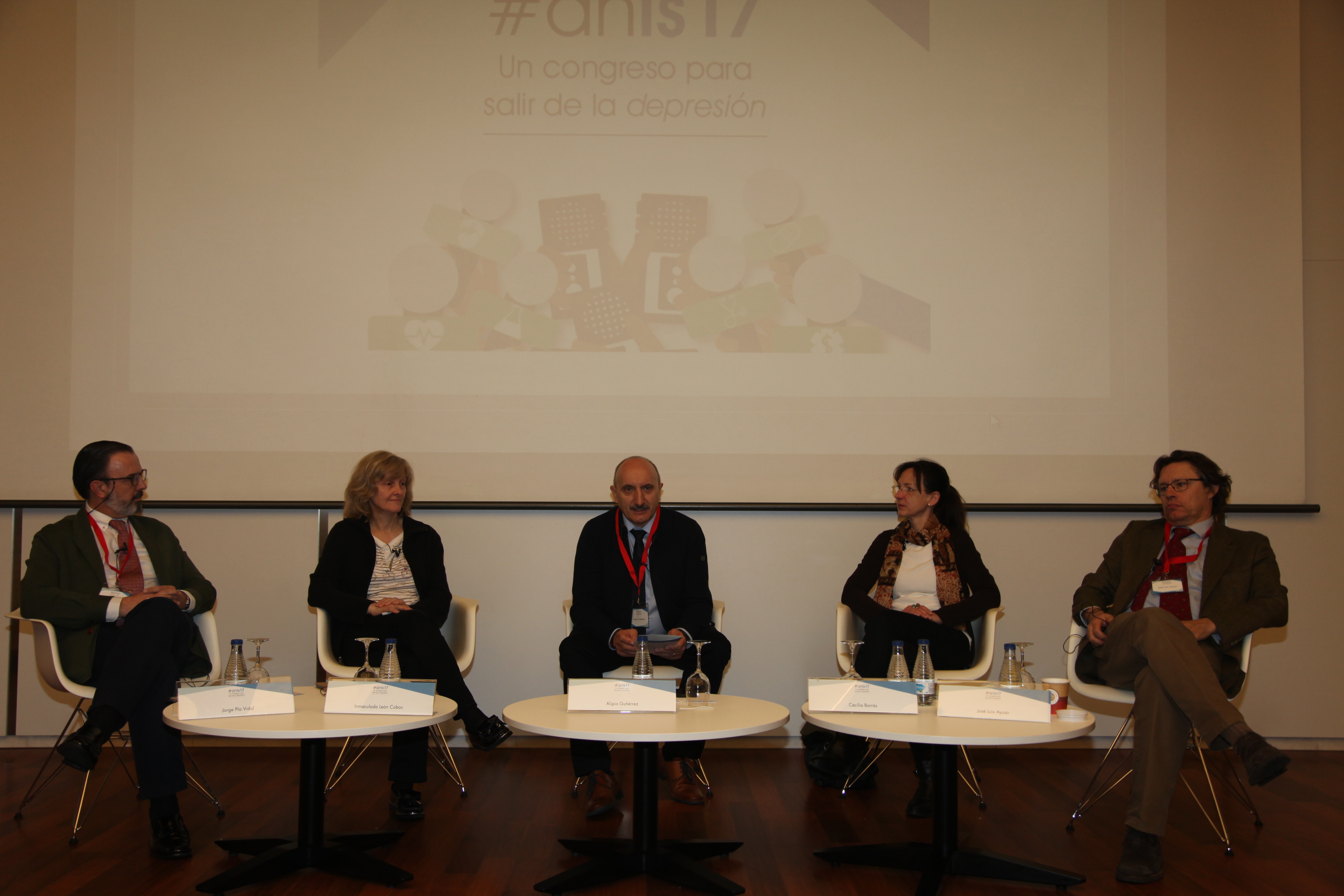 Expertos coinciden en que abordar informativamente el suicidio contribuye a reducir su incidencia